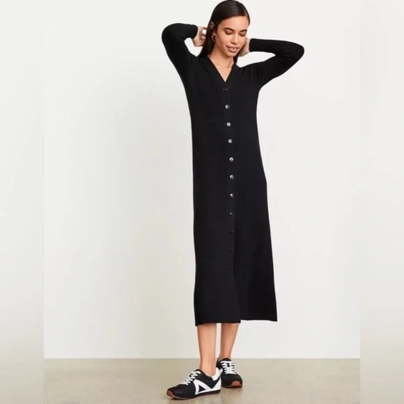 Petite LOFT Versa Ribbed V-Neck Maxi Sweater Dress in Size Medium - Picture 1 of 8
